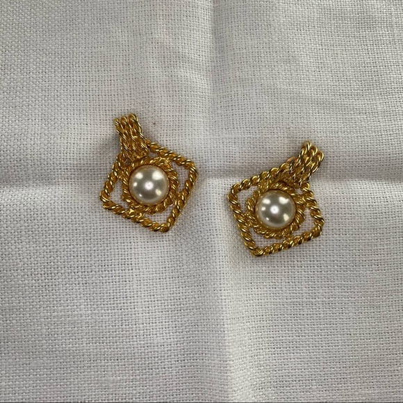 Vintage Molyneux Paris Gold & Pearl Square Clip On Earrings Twist Rope Detail